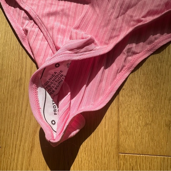 NEW ROMWE PINK  RIBBED BIKINI - S - Picture 7 of 9